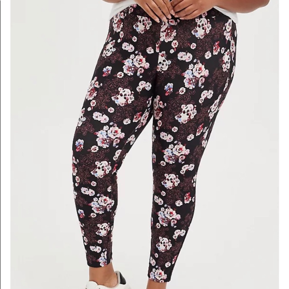 PIXIE PANT - LUXE PONTE FLORAL SKULL BLACK